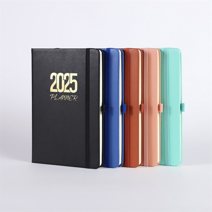 Nahkasi sidottu päivittäinen suunnittelija